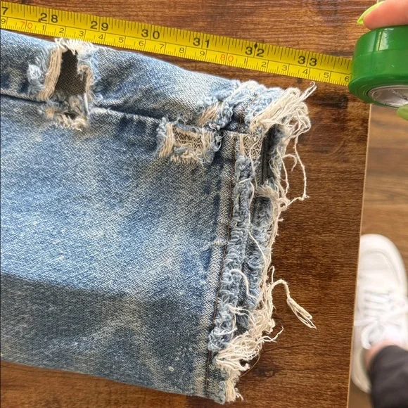 Vintage wrangler Light Blue Distressed Women’s Jeans - Picture 5 of 5